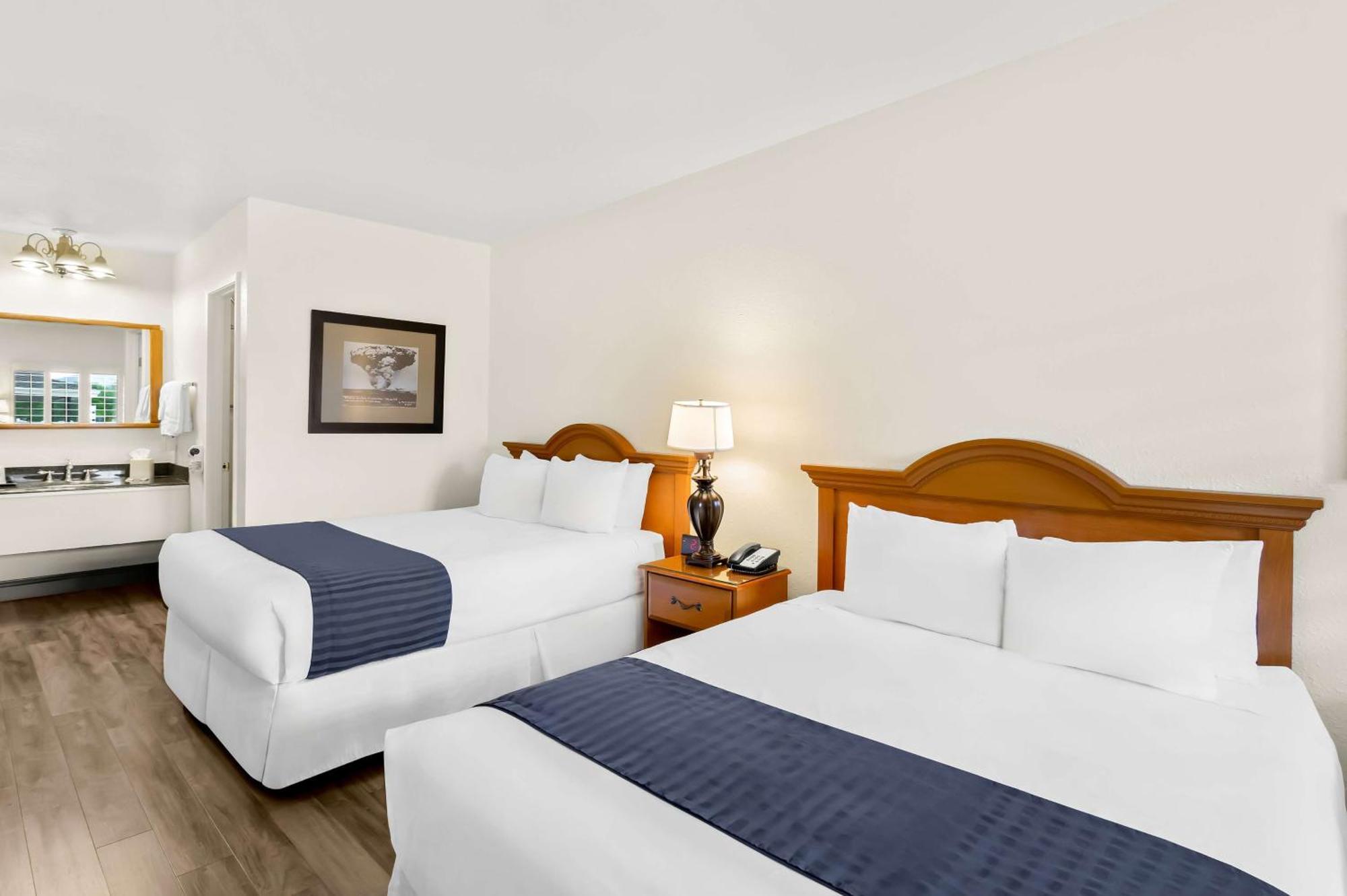 Surestay Plus Hotel By Best Western Сузанвилл Экстерьер фото