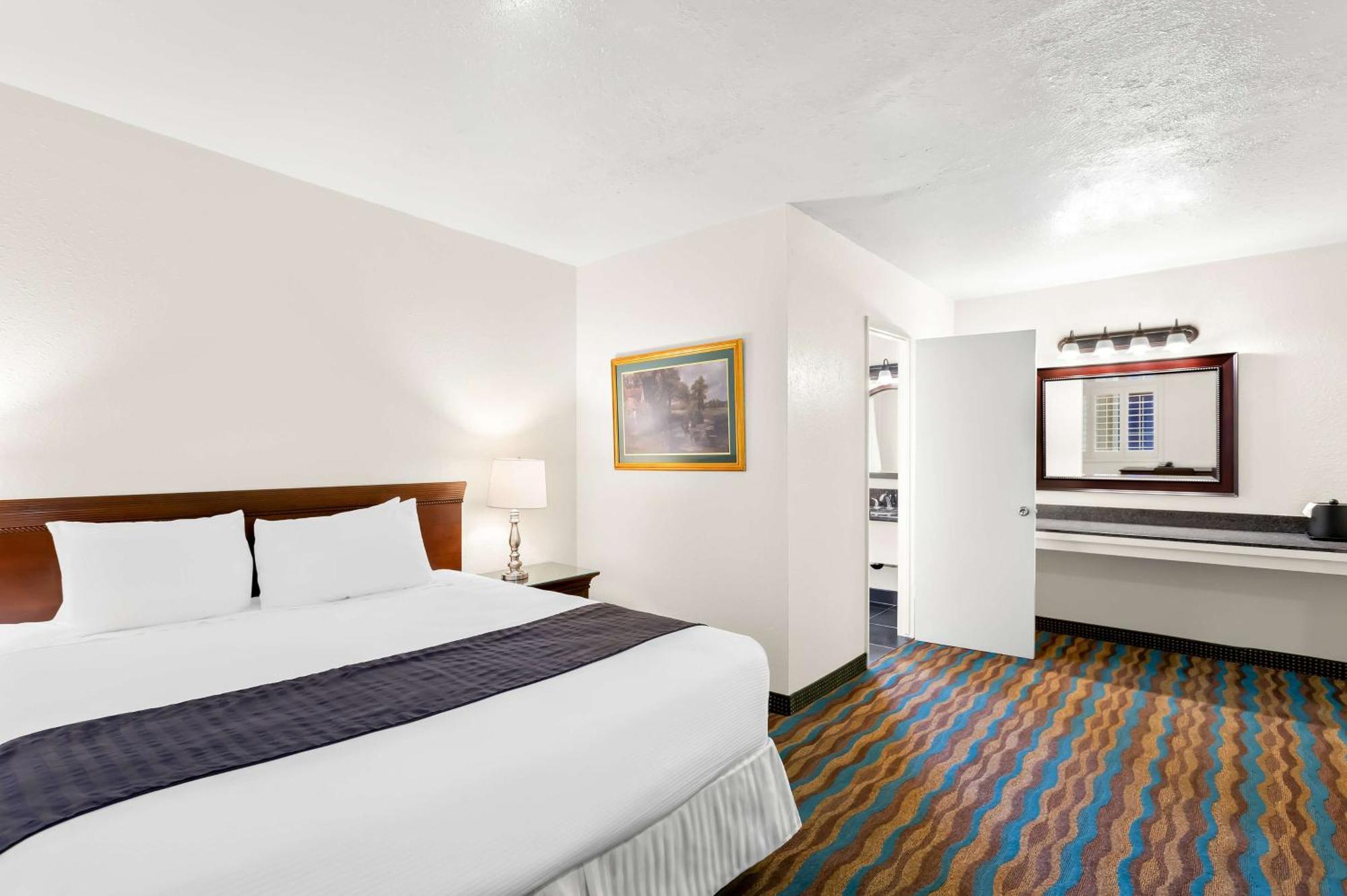 Surestay Plus Hotel By Best Western Сузанвилл Экстерьер фото