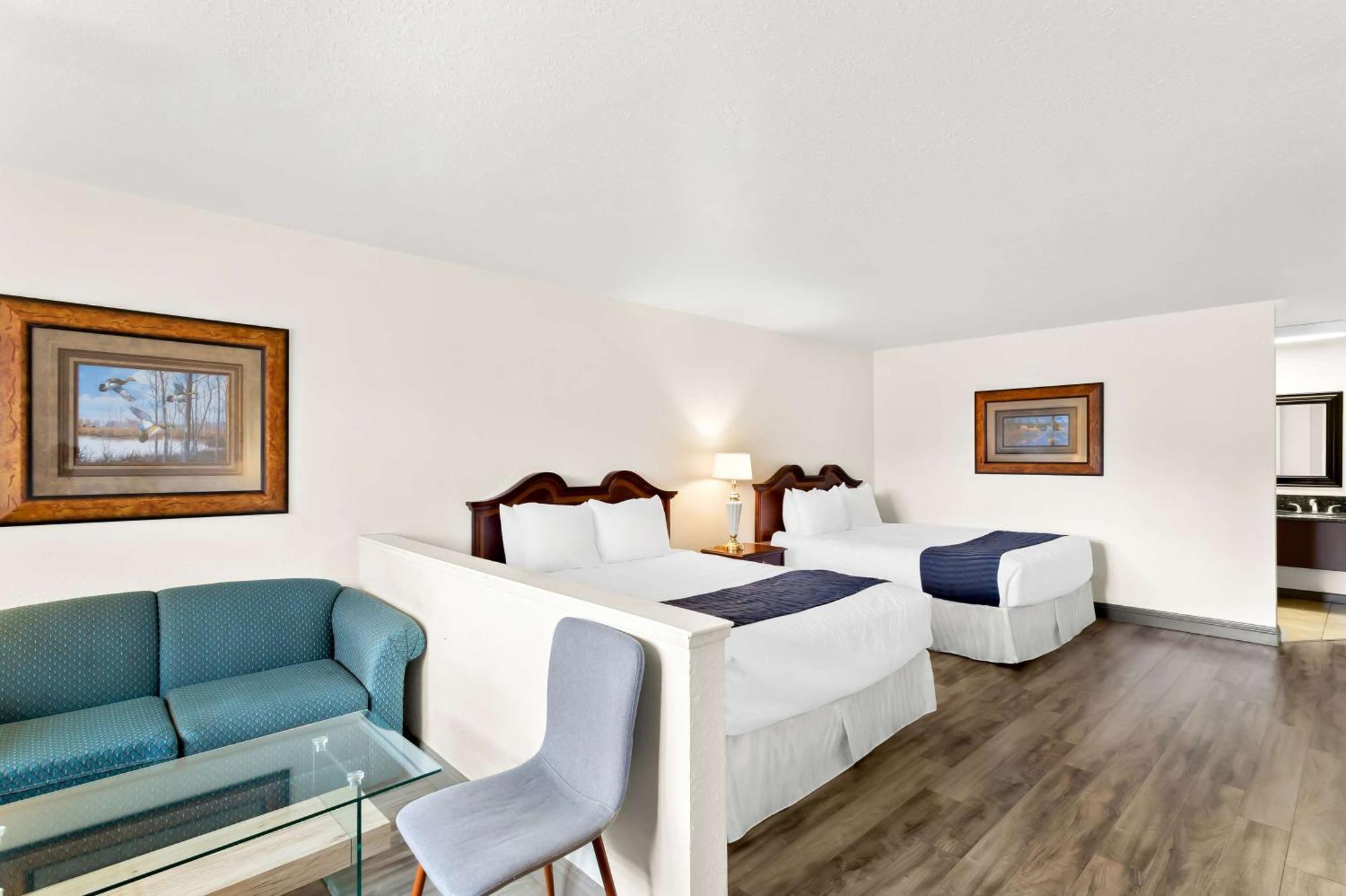 Surestay Plus Hotel By Best Western Сузанвилл Экстерьер фото